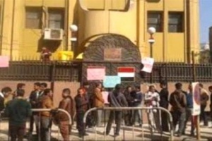 وصول لجنة تحقيق إلى مصر للتحقيق في قضايا فساد في السفارة اليمنية 