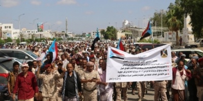 منتسبو جيش الجنوب يصعدون احتجاجاتهم ضد حكومة الشرعية ويحذرون