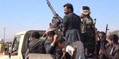 قيادات حوثية تسطو بالسلاح على منزل صحفي في صنعاء ويهددوا بنسفة 