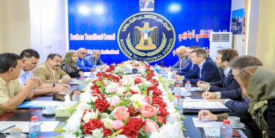 اللواء بن بريك يناقش مع رئيس اللجنة الدولية للصليب الأحمر الجهود الإغاثية والإنسانية