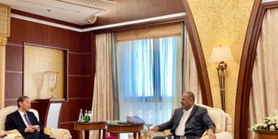 الرئيس القائد عيدروس الزُبيدي يستقبل السفير الصيني لدى اليمن