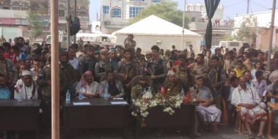 بحفل كرنفالي واسع وبمناسبة ذكرى ثورة الـ14 من اكتوبر؛ م. قعطبة تكرم قائد الحزام الأمني بـ”درع الوفاء“