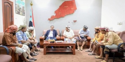 اللواء بن بريك يناقش مع عدد من القيادات والشخصيات في المنطقة الوسطى لمحافظة أبين مستجدات الأوضاع في المحافظة   