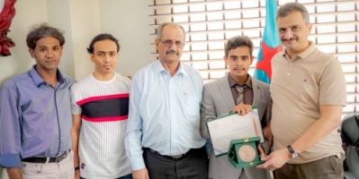 *لملس يلتقي الطالب المتفوق “ محمد فدعق ” الحائز على البرونزية في أولمبياد علوم الفيزياء بسلطنة عمان*
