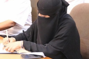 بعد مناشدة عاجلة بتوفير سيارة إطفاء لغيل باوزير.. مدير أمن ساحل حضرموت يستجيب النداء ويقدم سيارة إطفاء متكاملة