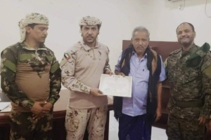 قائد التحالف العربي بعدن يكرم ابو الشهداء المناضل الصلب يحيى الشوبجي