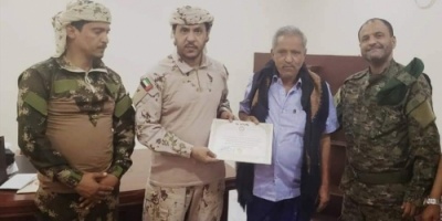 قائد التحالف العربي بعدن يكرم ابو الشهداء المناضل الصلب يحيى الشوبجي