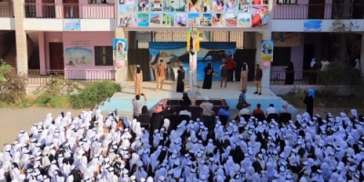 الهلال الأحمر الإماراتي يدشن حملة توعية لطلاب المدارس بعدن