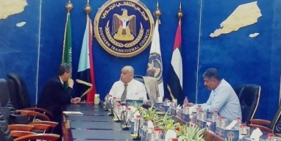 الانتقالي يناقش عدداً من المواضيع المتعلقة بتأمين الحركة التموينية في الأسواق