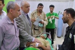 الوالي يتفقد جرحى القوات الجنوبية من أبناء أحور في مستشفيات العاصمة عدن
