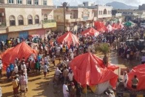 حشود ضخمة لأبناء سقطرى للمطالبة برحيل سلطة الإخوان
