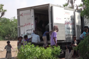 العيادات المتنقلة التابعة للهلال الأحمر الإماراتي تواصل تقديم الخدمات الطبية في الدريهمي