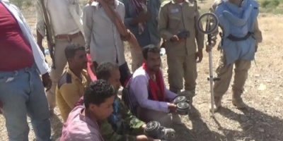 الفرق الهندسية تفكك مئات الألغام في منطقة حجر بالضالع