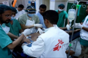 بعد القصف الحوثي العنيف ..منظمة اطباء بلا حدود  تعلن عن تعليق عملها  بمدينة المخا