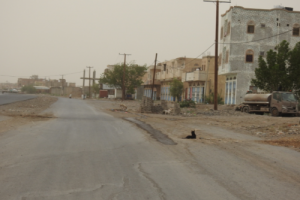 ذراع إيران باليمن تصعد في حيس وتستهدف منازل المواطنين بالأسلحة الثقيلة والمتوسطة