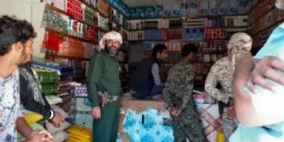 ضبط مواد غذائية منتهية الصلاحية في مديرية سرار يافع 