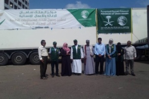 مركز الملك سلمان يسلم محافظتي تعز والحديد شحنات ادوية ومستلزمات طبية