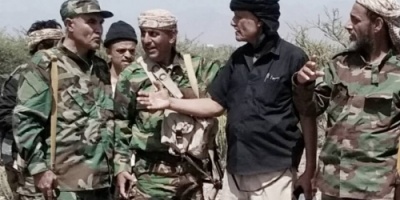 قائد اللواء الثاني صاعقه العميد ابو بكيل الحالمي يتفقد الخطوط الاماميه بجبهة الفاخر .