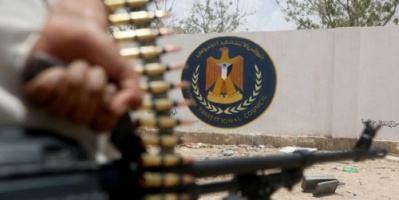 صحيفة سعودية : المجلس الانتقالي حريص على بناء دولة ومحاربة الإرهاب 