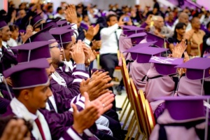 برعاية المجلس الانتقالي الجنوبي.. كلية الهندسة بجامعة عدن تحتفل بتخرج الدفعة السابعة عشر