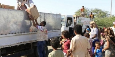 الامارات  تسير قافلةغذائية للعائلات الفقيرة في شبوة 