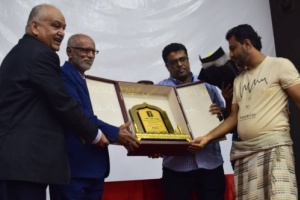 حفل تكريمي بهيج لعميد المسرح علي اليافعي وعرض فلم يلخص مسيرته الفنية 