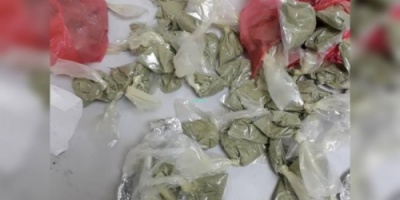 احباط تهريب. كمية من القات المطحون في مطار عدن 