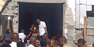 مواطنون غاضبون يزيلون محلات المتحف الحربي المستحدثة 