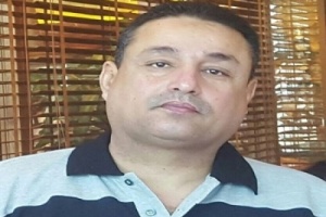 وزير سابق في صنعاء : الفساد مدعوم من مكتب الحوثي ومحافظ البنك المركزي راتبه ٣٠ مليون ! 