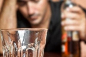 مقتل ٥ أشخاص في صنعاء جراء معاقرتهم لخمر مغشوش 