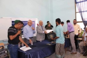 انتقالي المنصورة يكرم خريجي دورة التمديدات الكهربائية في المعهد المهني 