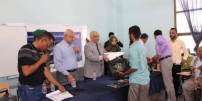 انتقالي المنصورة يكرم خريجي دورة التمديدات الكهربائية في المعهد المهني 