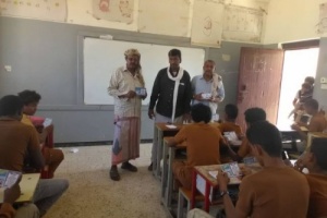 نقابة المعلمين والتربويين الجنوبيين تدشن توزيع قصاصات النشيد الوطني وجدول الحصص الاسبوعي في أبين 
