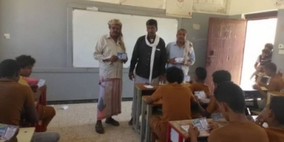 نقابة المعلمين والتربويين الجنوبيين تدشن توزيع قصاصات النشيد الوطني وجدول الحصص الاسبوعي في أبين 