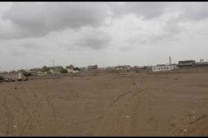 قصف مدفعي عنيف للمليشيات الحوثية على الأحياء السكنية في التحيتا جنوب الحديدة