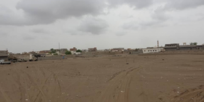 قصف مدفعي عنيف للمليشيات الحوثية على الأحياء السكنية في التحيتا جنوب الحديدة