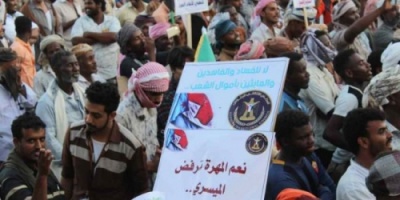 الضغط الشعبي يجبر مغادرة الميسري المرحل من المهرة إلى سلطنة عمان 