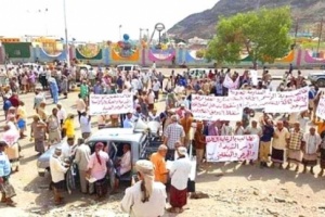 يحدث الآن : وقفة احتجاجية ينفذها المتقاعدين العسكريبن وجنود المنطقة الرابعة يطالبون الحكومة بصرف رواتبهم ومستحقاتهم الماليه  