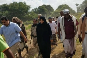 *رئيس انتقالي لحج وعضو الهيئة العليا للاغاثة نجوى فضل يطلعان على احتياج مشروع مياه الصرداح بتبن* 