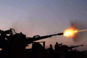 مدفعية اللواء السابع صاعقة تدك تجمعات واوكار مليشيا الحوثي غرب الضالع