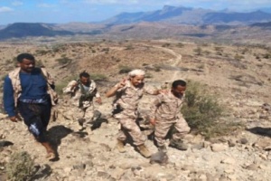 قائد اللواء الخامس يتفقد الخطوط الأمامية بجبهة كرش الحدودية