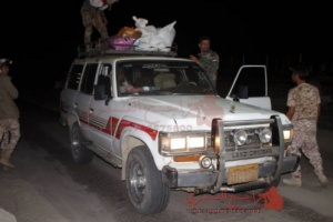جنود من نقطة دوفس يلقون القبض على شخصين بحوزتهم عبوات ناسفة 