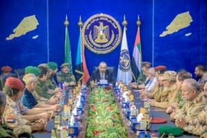 الرئيس القائد عيدروس الزبيدي يترأس اجتماعا هاما للقيادات الأمنية والعسكرية الجنوبية  