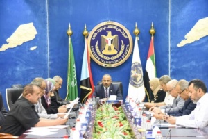 الرئيس الزُبيدي يقف على جهود اللجان العسكرية ويدعوا الحكومة للعمل في إطار الشراكة الاستراتيجية 