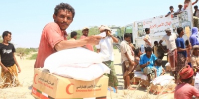 المساعدات الغذائية الإماراتية تشمل 3600 أسرة نازحة في الحديدة خلال شهر نوفمبر