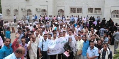 عاجل..اكاديميوا جامعة عدن سيلجئون إلى خطوات تصعيدية لنيل حقوقهم المشروعة 