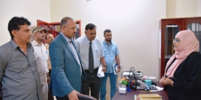 الرئيس الزُبيدي يتفقد سير العمل في الجمعية الوطنية