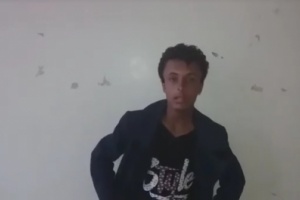 قوات اللواء الرابع حزم تأسر عناصر حوثية بينهم طفل  بجبهة حيفان عيريم 