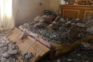 انهيار سقف شقة  في عمارة فوق ساكنيها في المعلا 