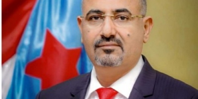 الرئيس الزُبيدي يُعزّي الفريق النخعي بوفاة والدته